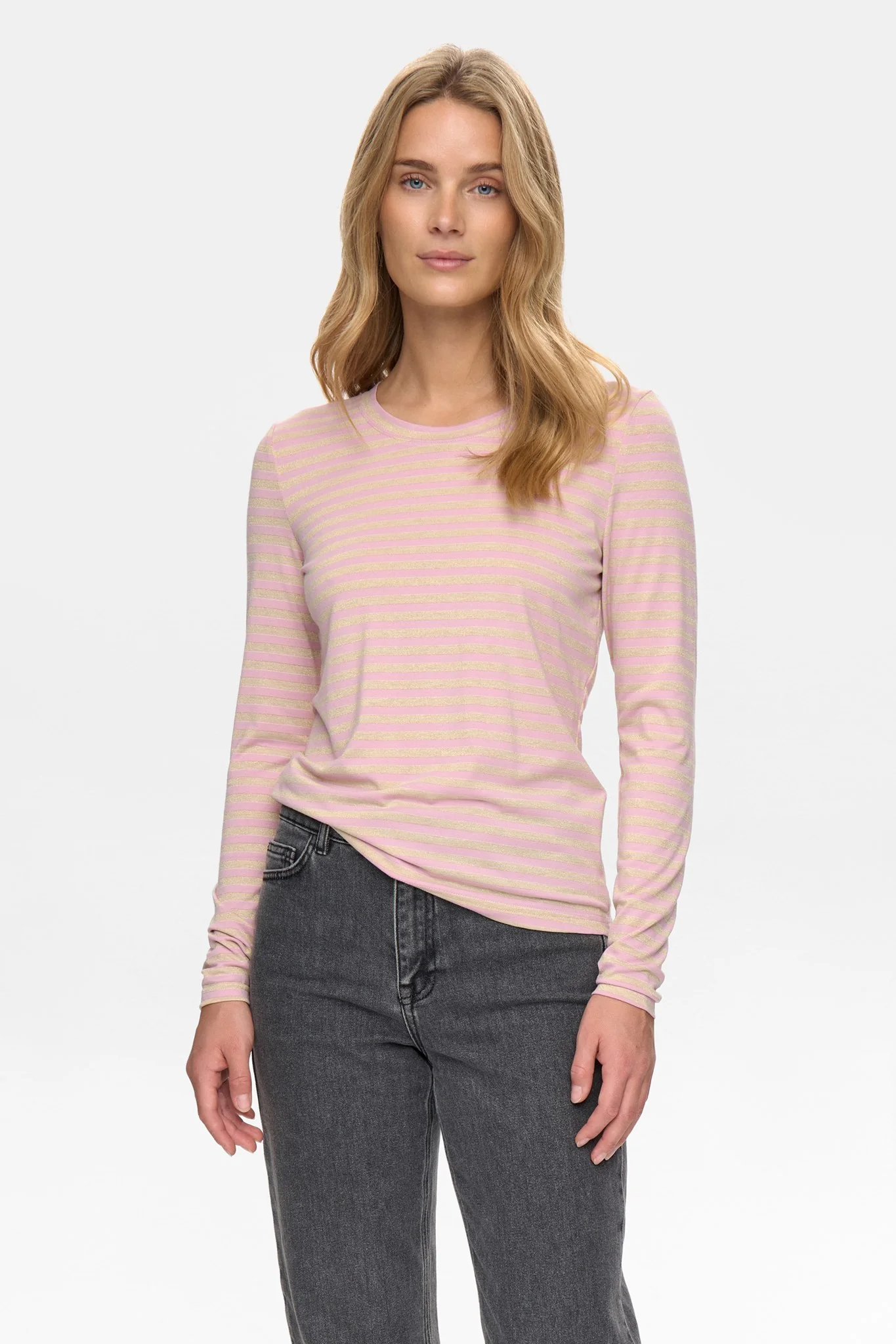 T-shirts, tops & Blouses